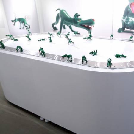 presentasi bergerak konveyor rantai digunakan dalam pameran